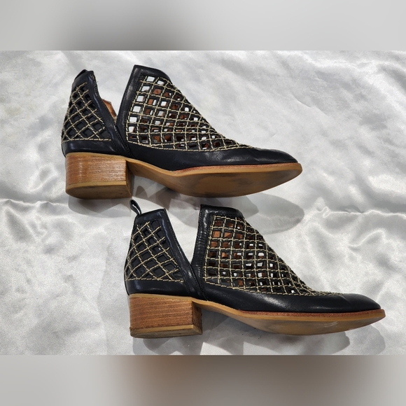 JEFFREY CAMPBELL | Taggart Ankle Bootie | Black and Tan | Womens 7.5 - Picture 10 of 12